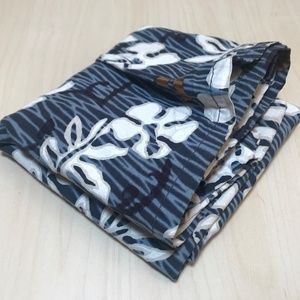 Island Skirt. Side Slits. Blue & White Hawaiian Design. Like s size 6. GUC